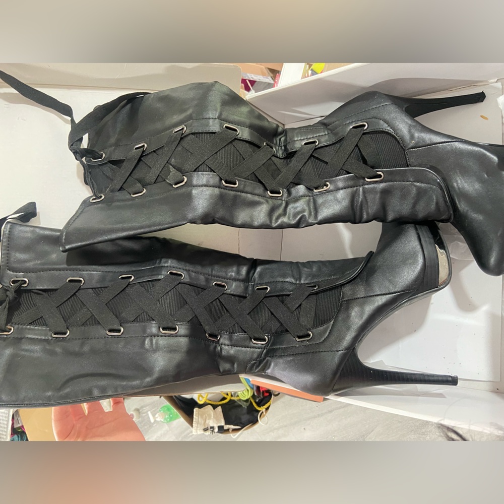 New black heel boots